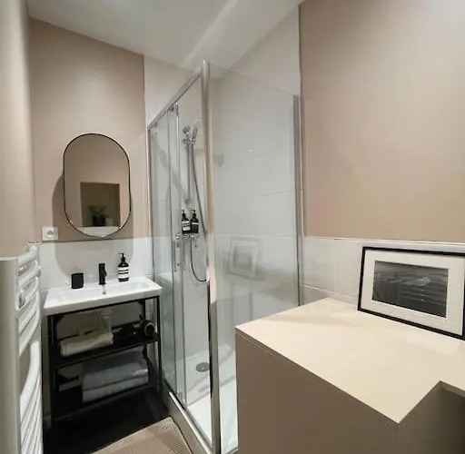 Marais - Quiet One-bedroom Decorated With Taste