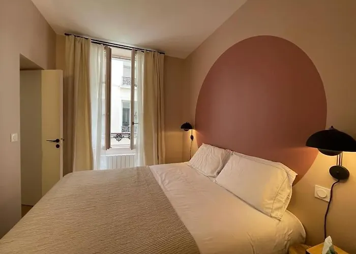 Marais - Quiet One-bedroom Decorated With Taste *